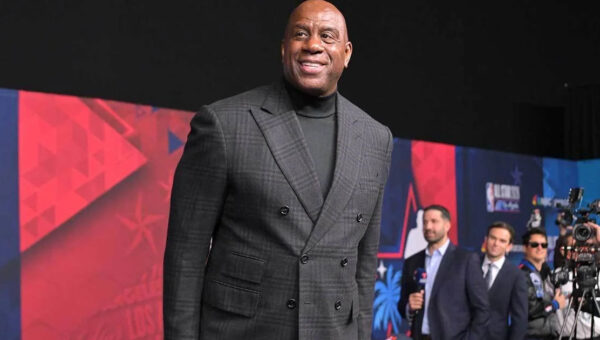 Magic Johnson thanks Dodgers fans for braving 100-degree heat to watch Game 1 win