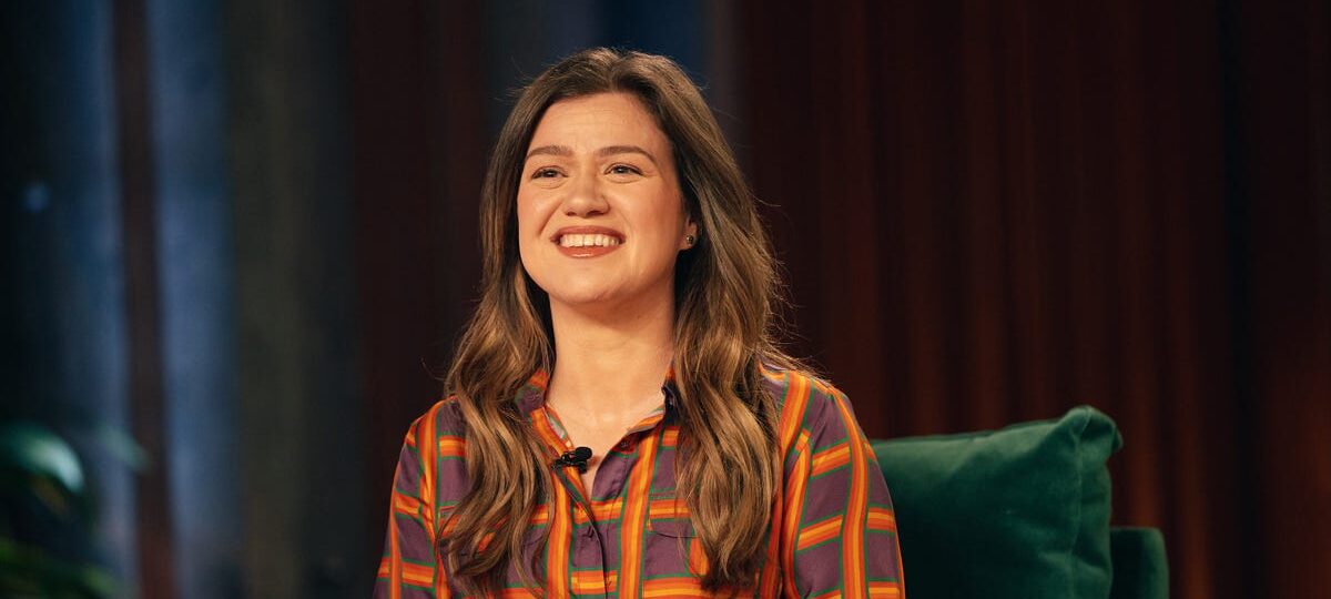 What we learned from watching the Kelly Clarkson toy store security cam footage — and one question we still have