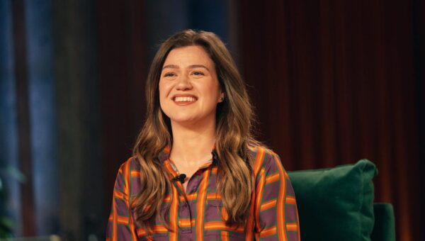 What we learned from watching the Kelly Clarkson toy store security cam footage — and one question we still have