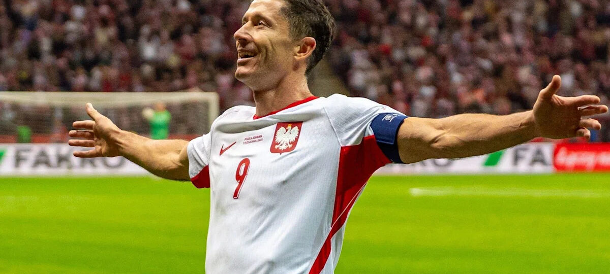 Lewandowski, 38, hits hat-trick in 6-0 Poland win