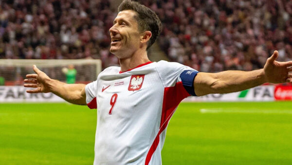 Lewandowski, 38, hits hat-trick in 6-0 Poland win