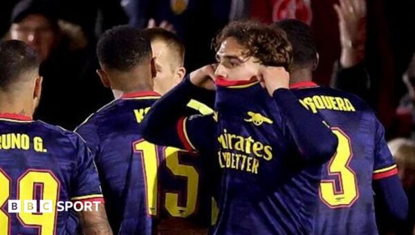 Arsenal to appeal against Dowman red card