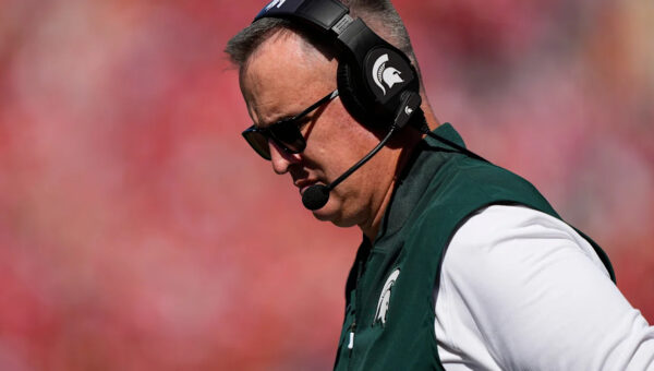 Pat Fitzgerald apologizes for middle finger vs Illinois: 'Mom's rolling over in her grave'