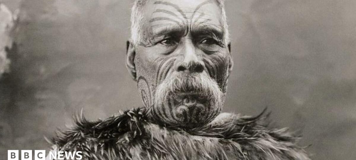 Ceremony marks return home of kiwi feather cloak