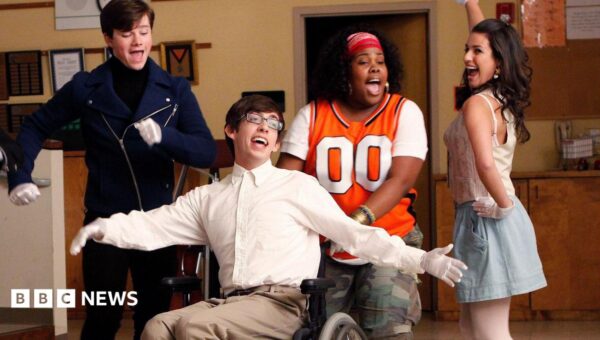 Don’t Stop Believin’ – high school musical Glee set for reboot
