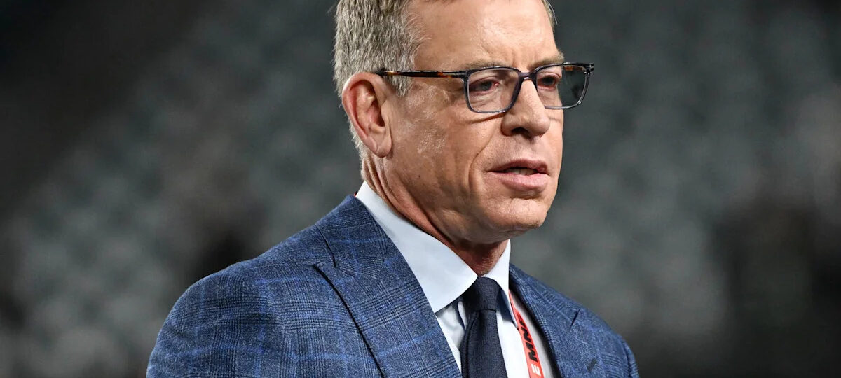 Troy Aikman gets choked up during emotional "Monday Night Football" tribute