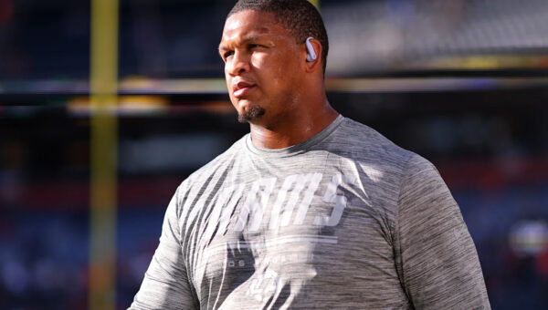 Alaric Jackson punches Bradley Chubb in the head during heated postgame exchange after Bills’ OT win over Rams