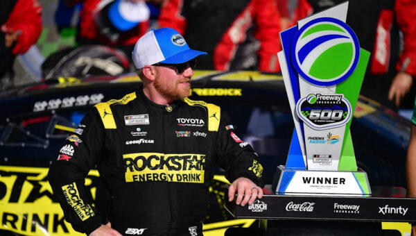 NASCAR takeaways: Chase is wide open after Kyle Larson’s Phoenix trouble