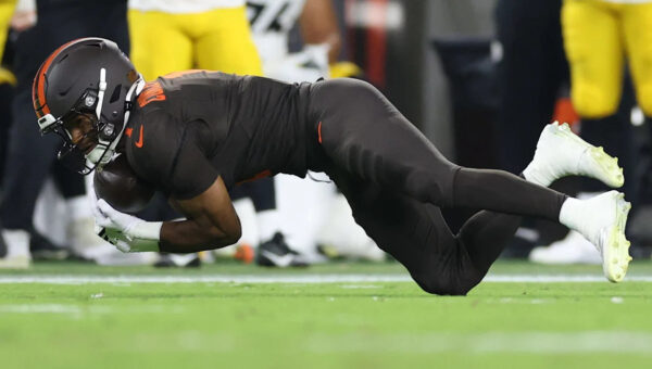 KC Concepcion knocked out of Browns game by Minkah Fitzpatrick hit