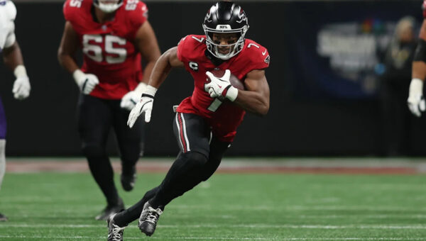 Bijan Robinson totals just 11 touches in Week 6