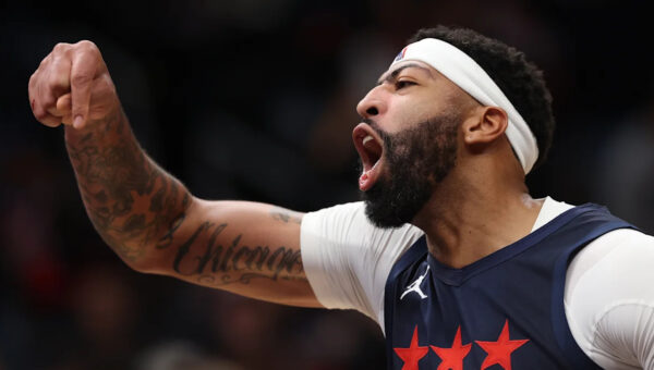 Anthony Davis praises Wizards crowd in home opener, jokes that first game last season felt like 'Dress Like a Seat Night'