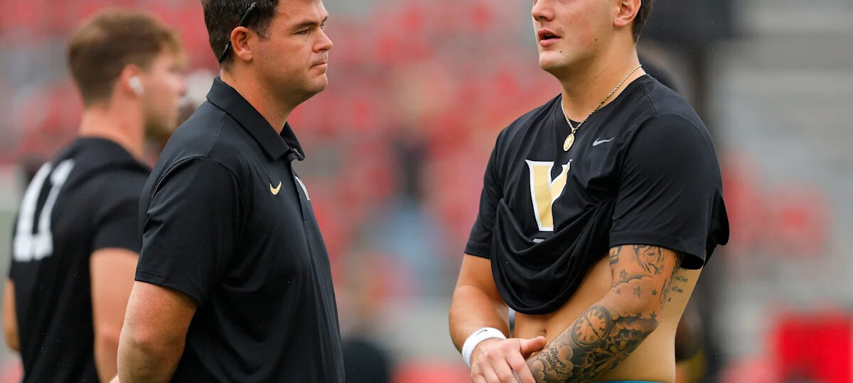 Jared Curtis stays on Vanderbilt football injury report before Ole Miss