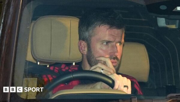 Carrick to stay in charge of Man Utd for Chelsea game