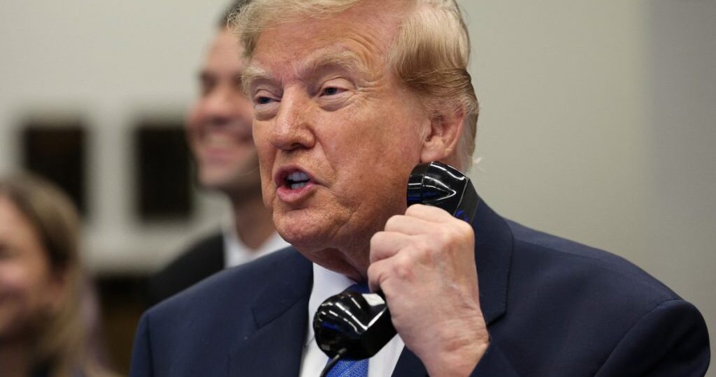 Trump reinstates rallies in Kansas, Iowa before midterms