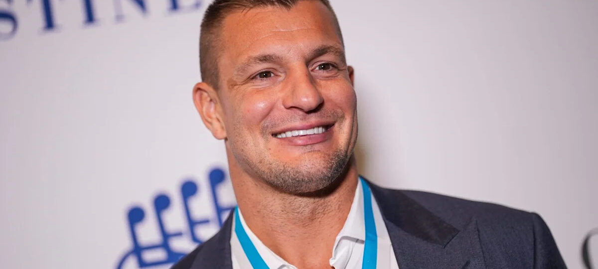 Rob Gronkowski names whether he’d prefer to play with Drake Maye or Caleb Williams