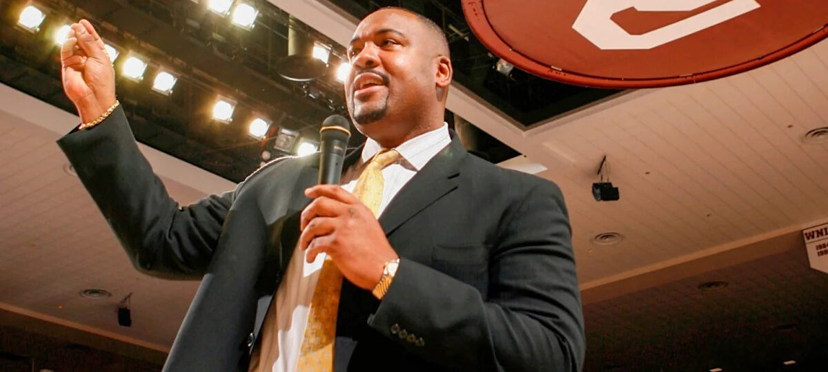 Bulls honor Stacey King before preseason game vs. Suns