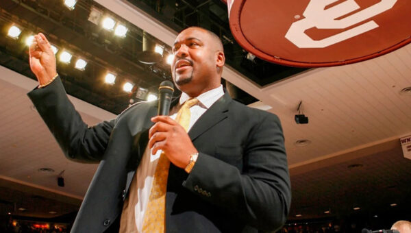 Bulls honor Stacey King before preseason game vs. Suns