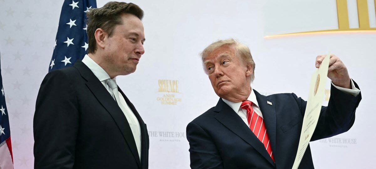 Elon Musk's $10 billion share giveaway is the latest sign he and Trump are solidly back on the same page