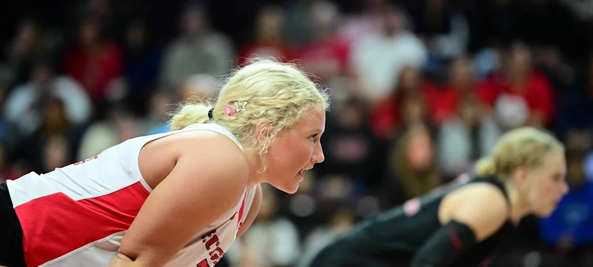 Volleyball Out-Kills Minnesota, but Gets Stuffed 11 Times in a Four-Set Loss