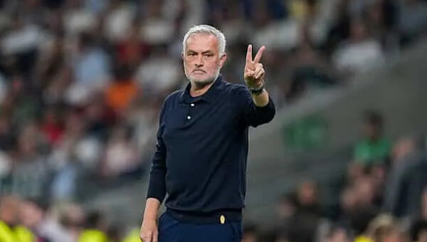 Mourinho’s emotional message to Roma fans: “I’d give them all an individual hug.”