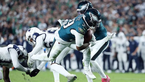 Eagles place Dameon Pierce on IR, signs ex-Cowboys rusher to active roster
