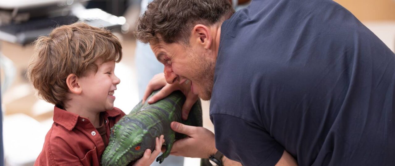 9-1-1's Oliver Stark Breaks Down Buck's Biggest Problems Fostering Theo In Season 10