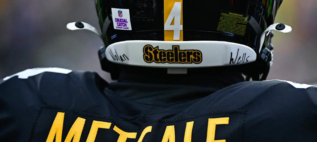 Steelers WR DK Metcalf Honors Late Mississippi Teenager on Helmet
