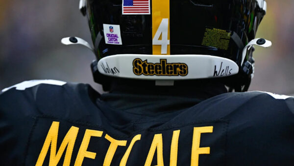 Steelers WR DK Metcalf Honors Late Mississippi Teenager on Helmet