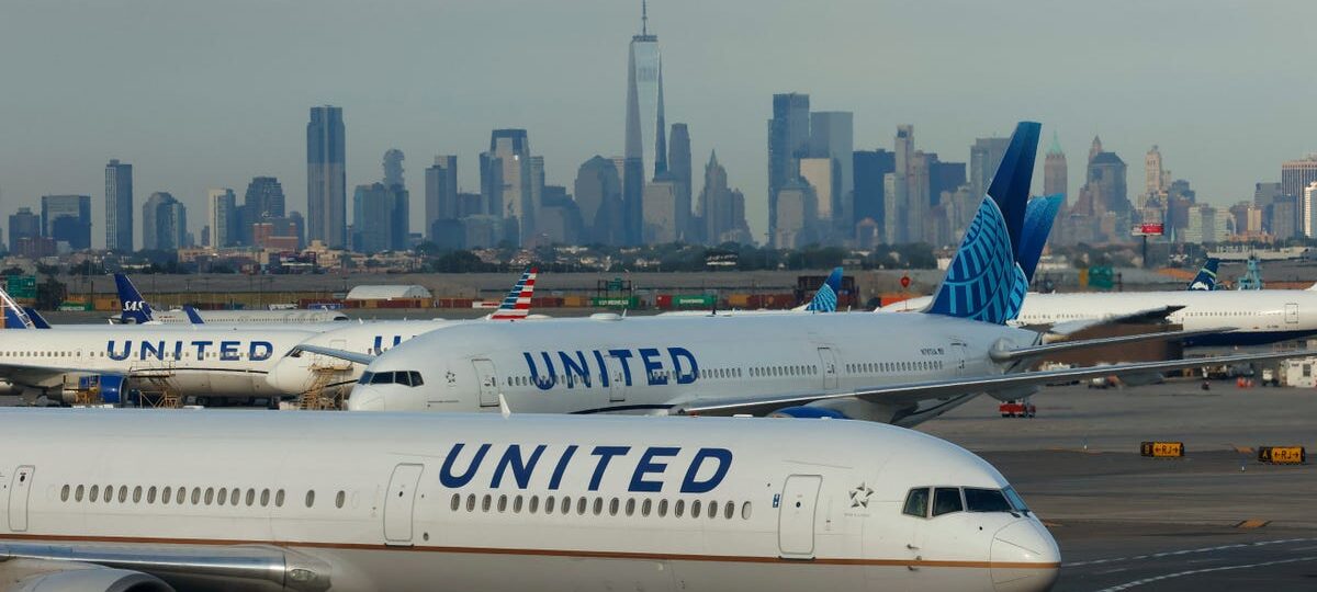 United is teasing Delta for not having Starlink on its planes, and trying to lure loyal customers with its fast WiFi