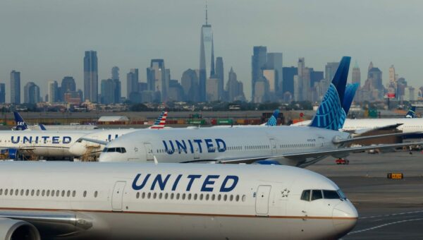 United is teasing Delta for not having Starlink on its planes, and trying to lure loyal customers with its fast WiFi