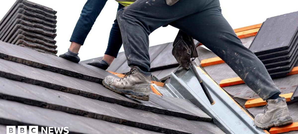 Roofing scammers con homeowners out of thousands of pounds