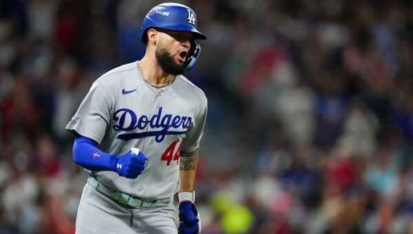 Pages delivers go-ahead single in 7th as Dodgers beat Braves 4-1 to clinch NL Division Series