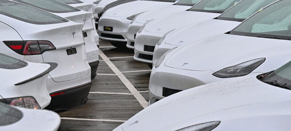Tesla sustains its EV sales momentum despite US troubles