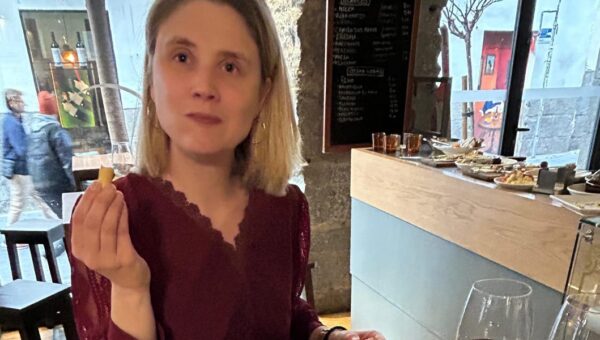 I moved from the US to Spain and lost over 15 pounds without dieting. I still eat bread and pastries and drink beer.