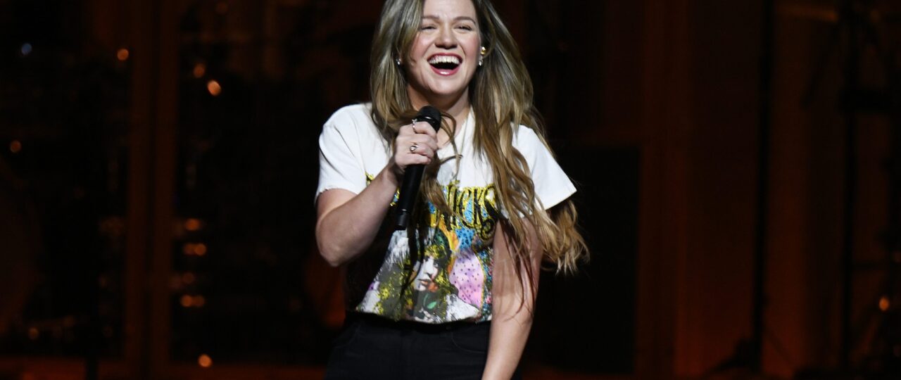 Kelly Clarkson vs. a Brooklyn Store: Why Is She Fighting With Art of Play?