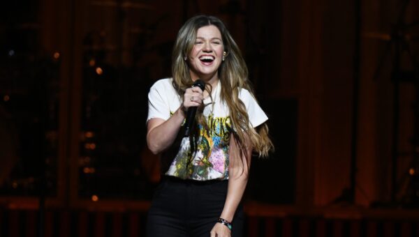 Kelly Clarkson vs. a Brooklyn Store: Why Is She Fighting With Art of Play?