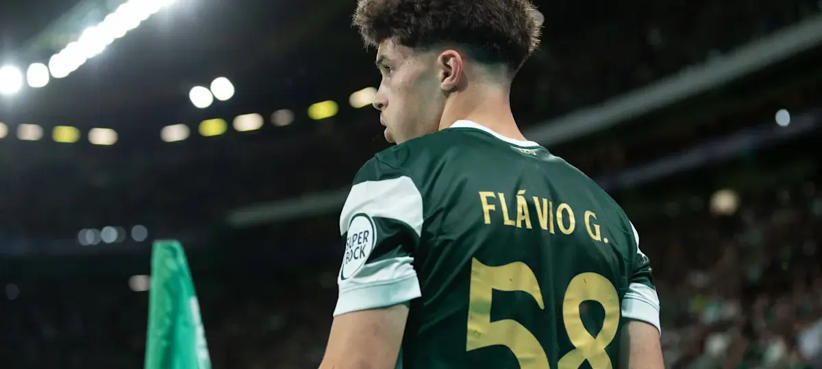 Chelsea set to battle Man United in the race for 19-year-old forward