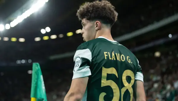 Chelsea set to battle Man United in the race for 19-year-old forward