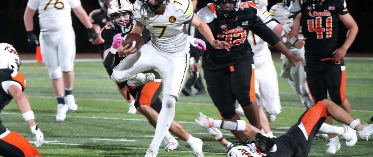 Jonathan Law football holds off Shelton comeback as Matthew Witteman accounts for six TDs