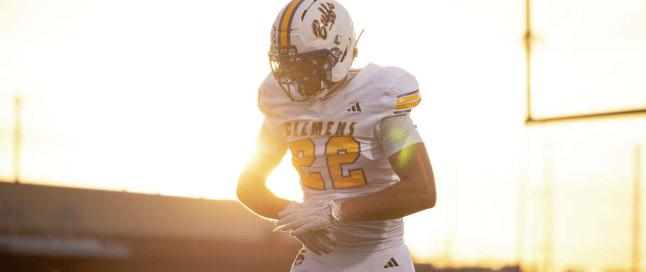 Clemens keeps playoff hopes alive in wild win over Pieper
