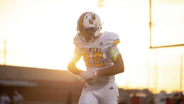 Clemens keeps playoff hopes alive in wild win over Pieper