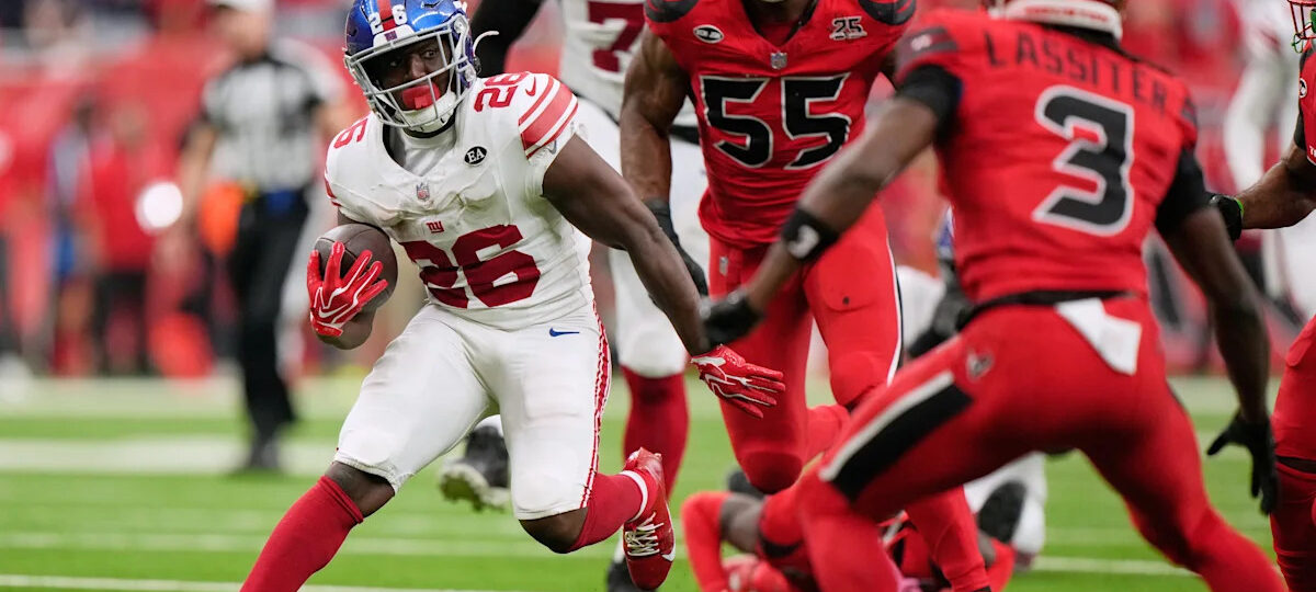 Singletary's 30-yard run in OT gives Giants 27-21 win over Texans