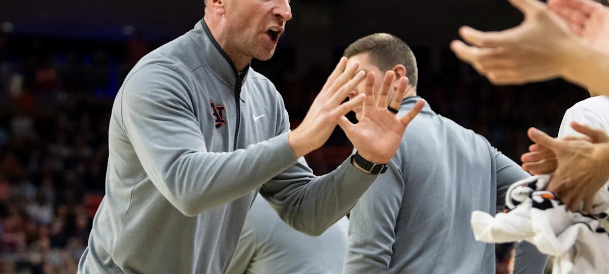 See Auburn basketball vs Alabama get chippy early in exhibition
