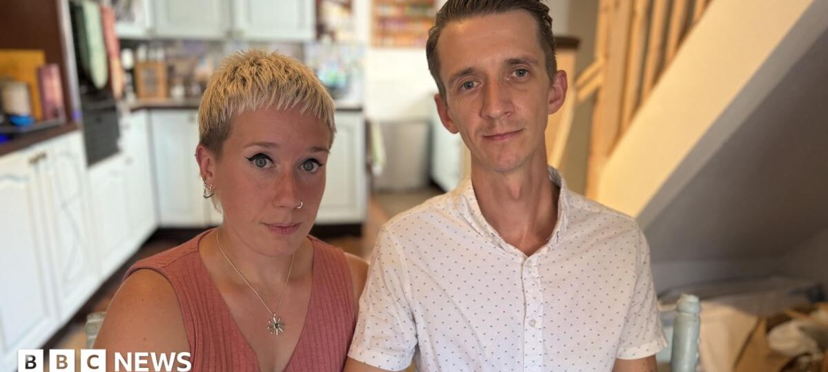 Dozens 'ripped off' in £500,000 building 'scam'