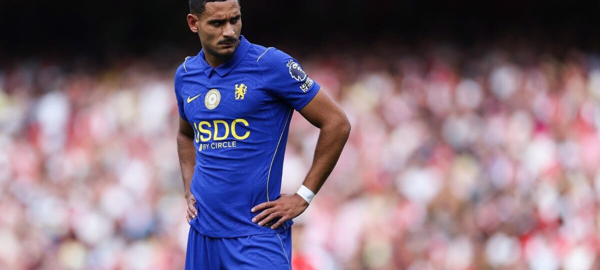 Chelsea defender receives blame for soft defending as he lets Tottenham man blow past him
