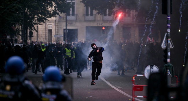 Clashes Erupt In France As Demonstrators Protesting High Prices Vow To Make Government ‘Tremble’