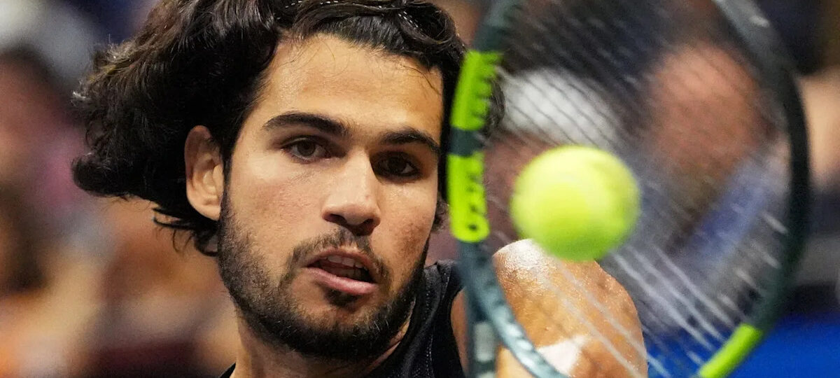 Carlos Alcaraz defeats Alex Michelsen in three sets at Japan Open