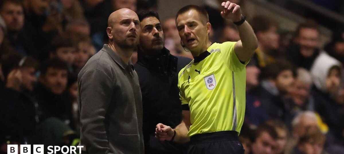 Fleetwood-Arsenal halted for eight minutes because of drone