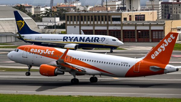 EasyJet joins the ranks of budget airlines installing Starlink — and puts pressure on its rival Ryanair