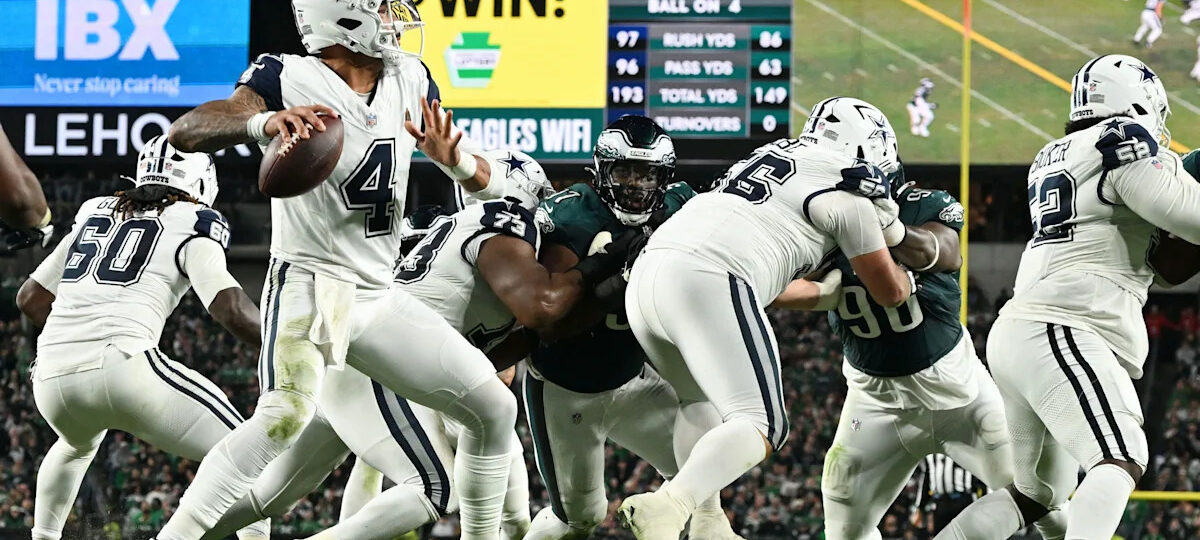 Dak Prescott throws for three scores in win over Eagles